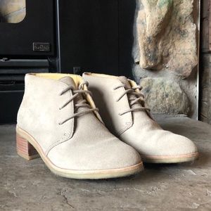 Clark’s Original Heeled Desert Boots Like New 5.5